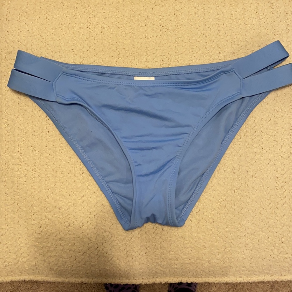 Halter bikini! - Picture 2 of 8